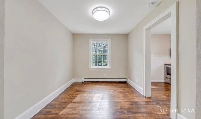 Building Photo - 517 36th St