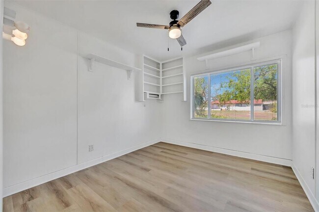 Building Photo - 6348 7th Ave N