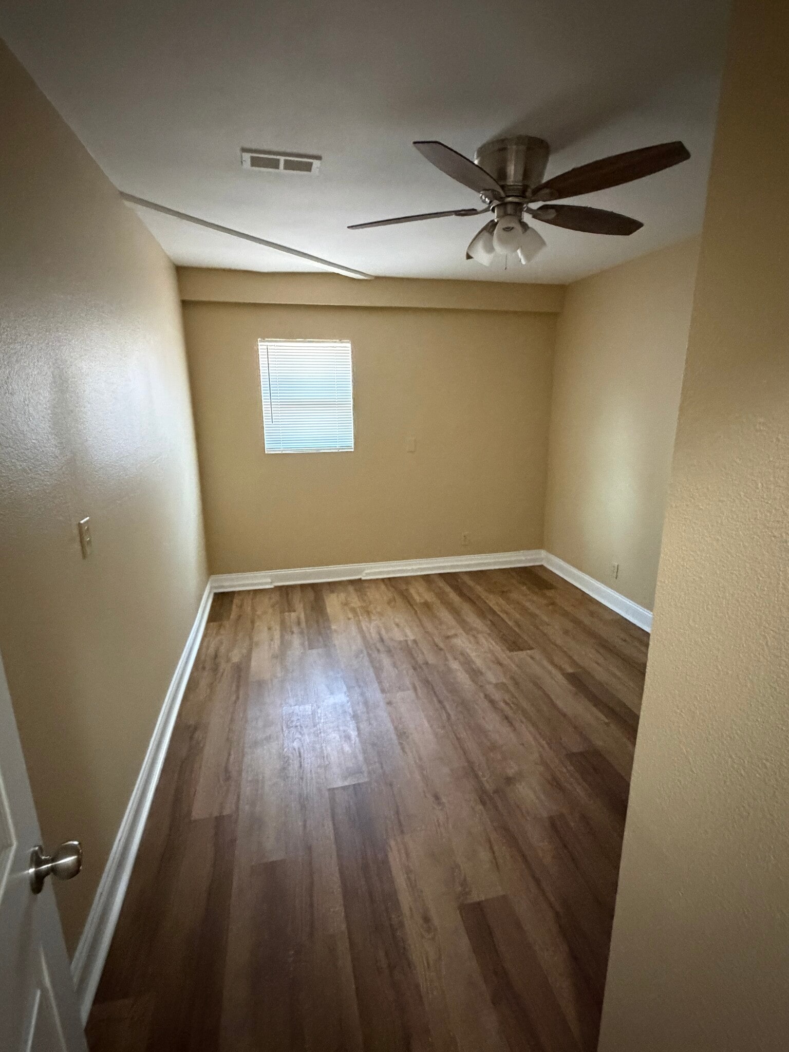 Room 2 - 3865 Rexford Dr