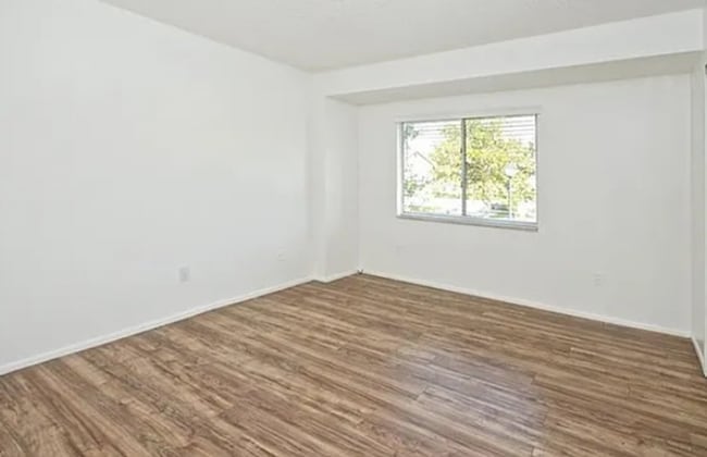 Building Photo - 102 Kristi Ann Ct