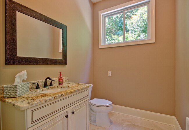 Building Photo - 335 Birkdale Dr