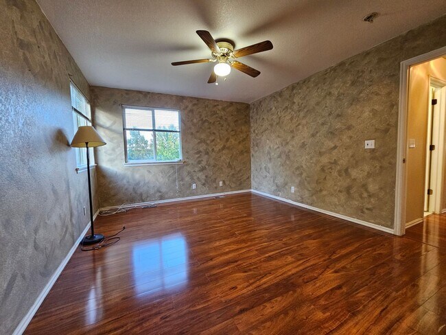 Building Photo - Fabulous 4 Bed Home Near Buckley Space Force Base