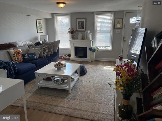 Building Photo - 341 Emmett St