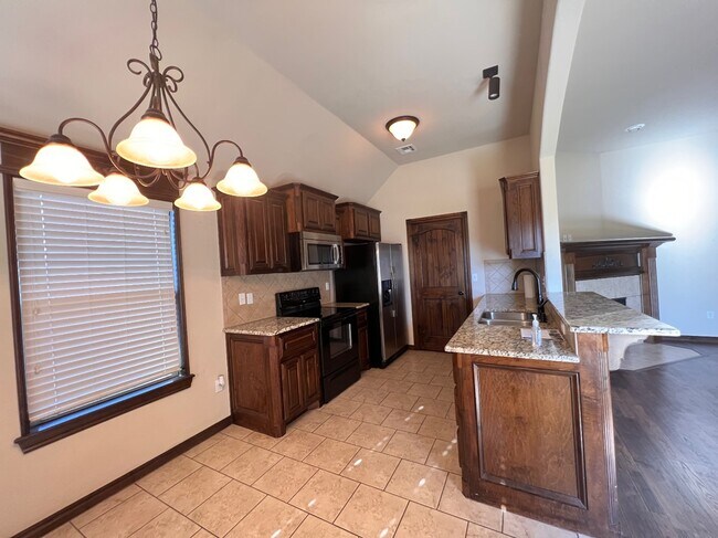 Building Photo - 12108 Chesterfield Ln