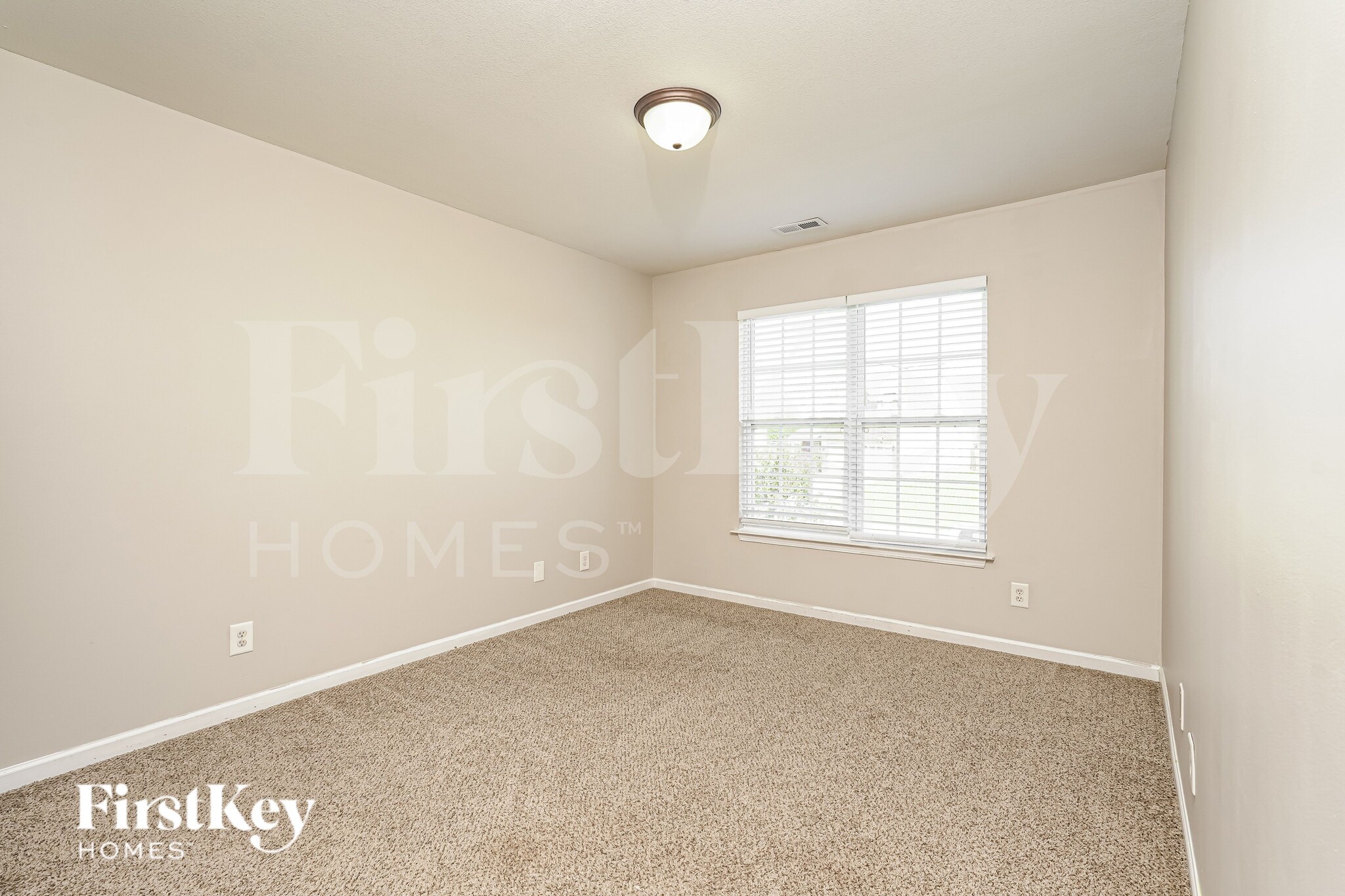 Building Photo - 612 Brassfield Dr