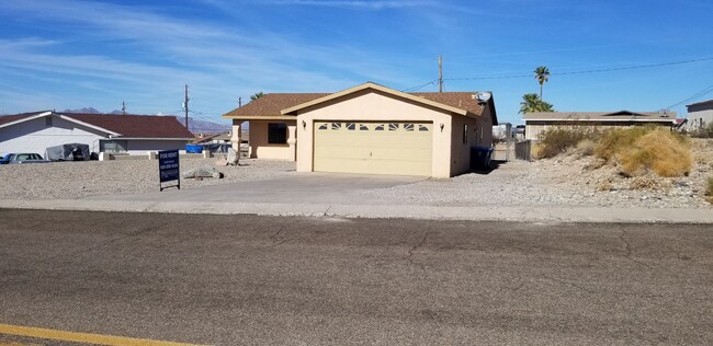 Building Photo - 3181 Sombrero Dr