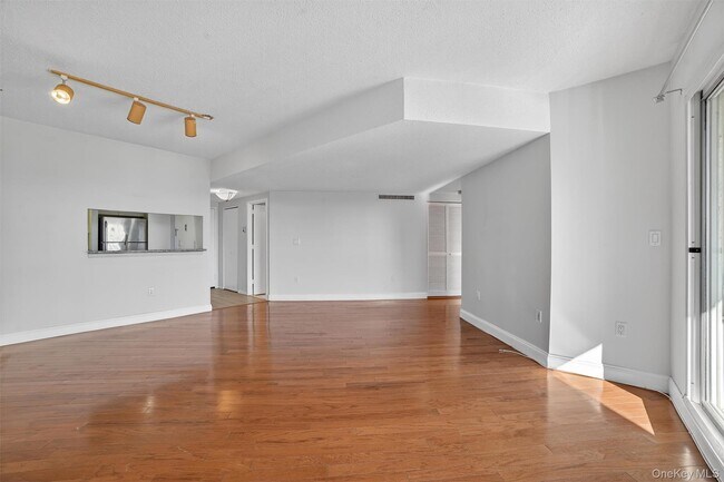 Building Photo - 10 Stewart Pl