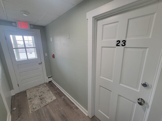 Building Photo - 17 Brigham St