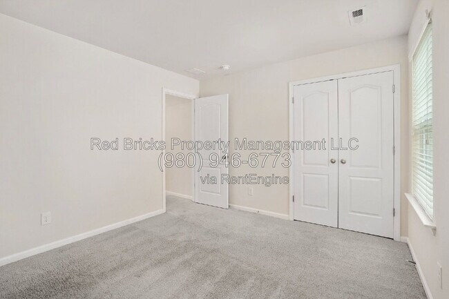 Building Photo - 127 Blossom Ridge Dr