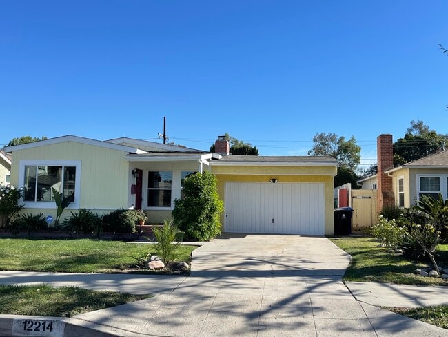 Primary Photo - 12214 Aneta St