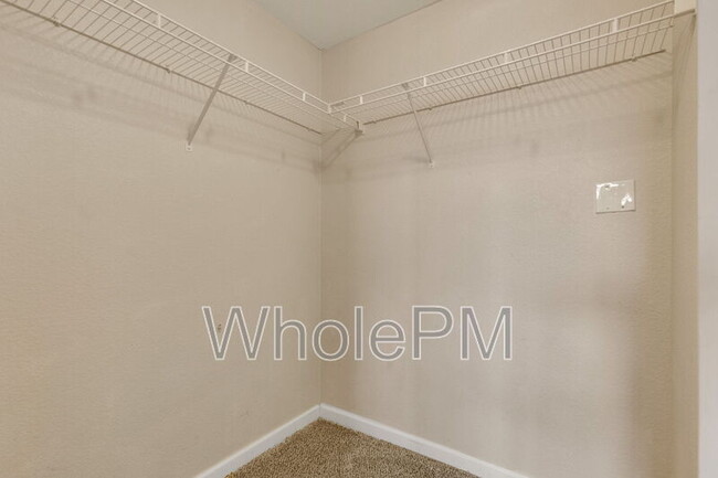 Building Photo - 5714 N Gibralter Way