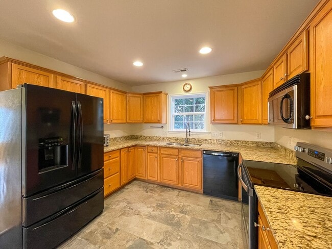Building Photo - Beautiful Four Bedroom in East Asheville