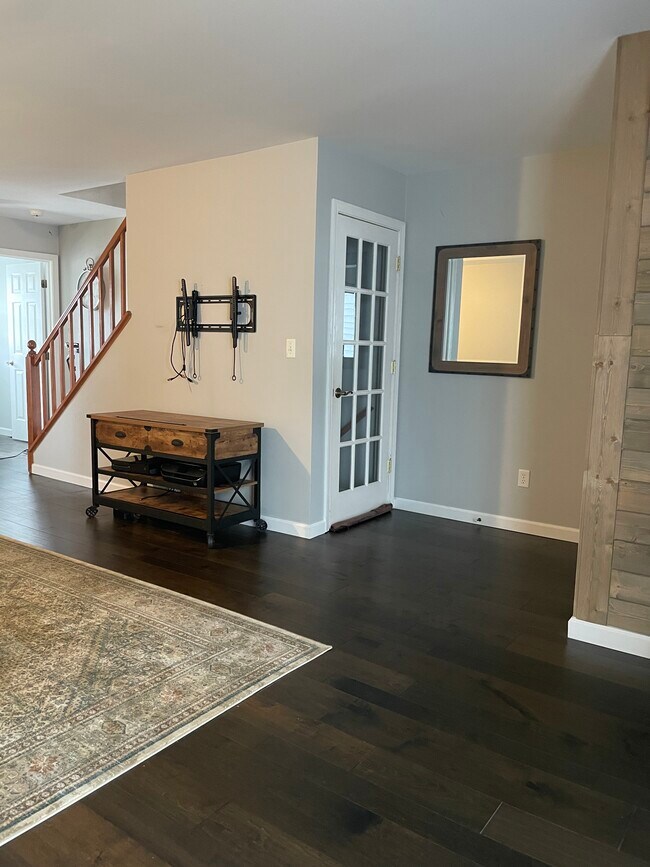 Building Photo - 74 Commodore Cmn