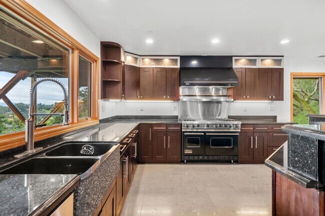 Building Photo - 15 Anson Rd