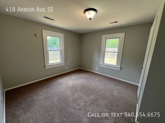 Building Photo - 418 Arbor Ave SE