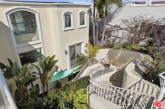 Building Photo - 8120 Billowvista Dr