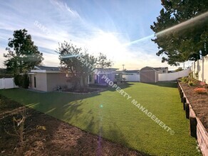 Building Photo - Stunning South Poway Ranch Home