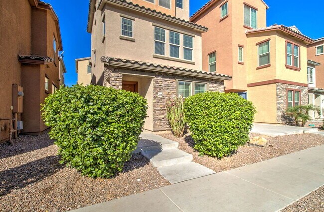 Building Photo - 2014 N 77th Dr
