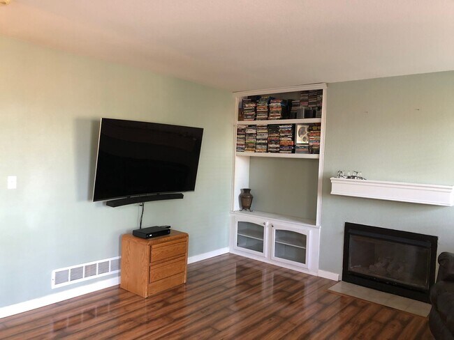 Building Photo - Immaculate Four bed three bath tri-level home in Brandywine with finished basement!