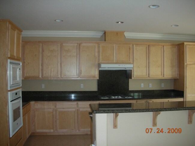 Building Photo - 7113 S Hill Ct