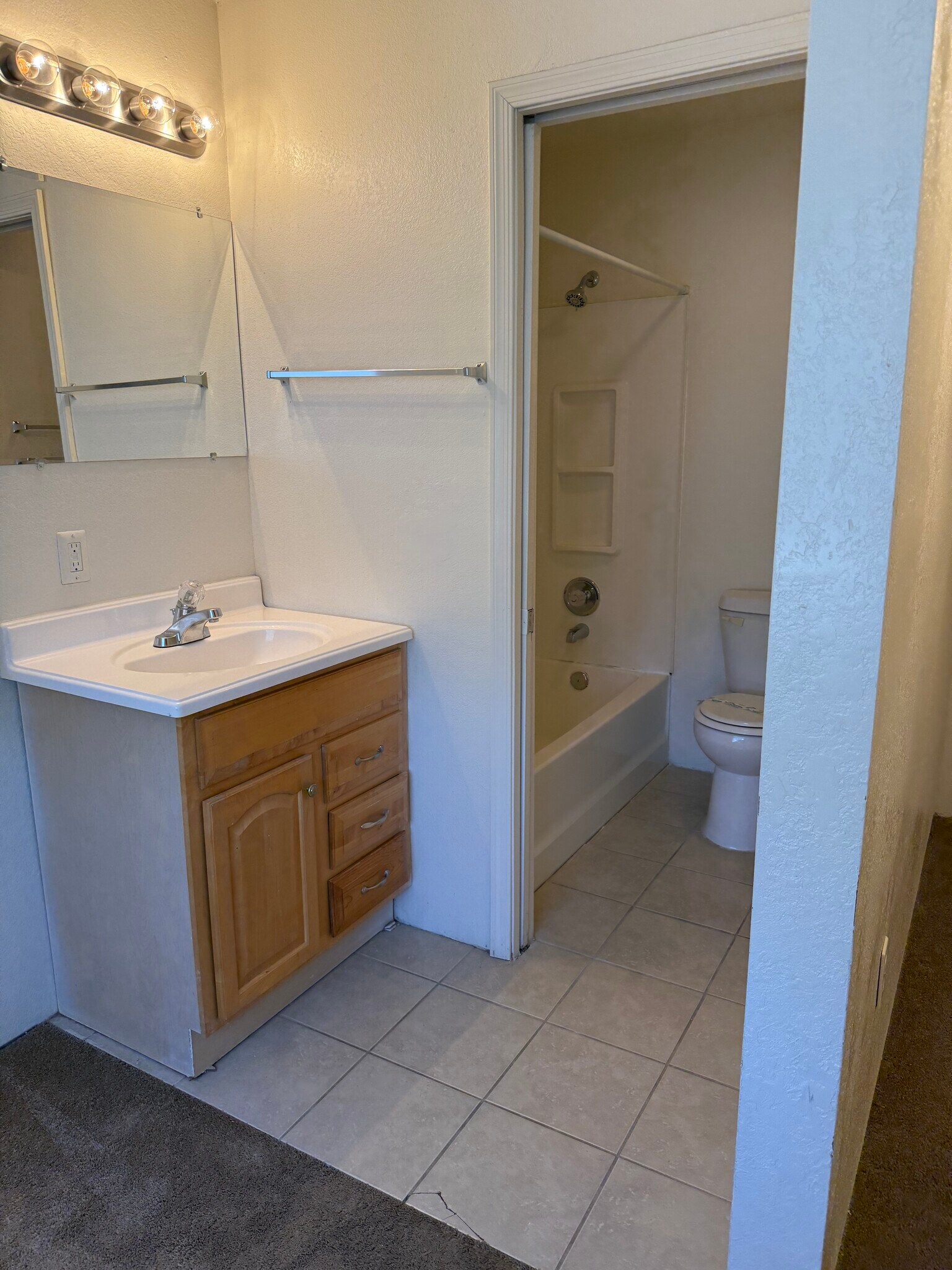 Building Photo - 1728 N Santa Rita Ave