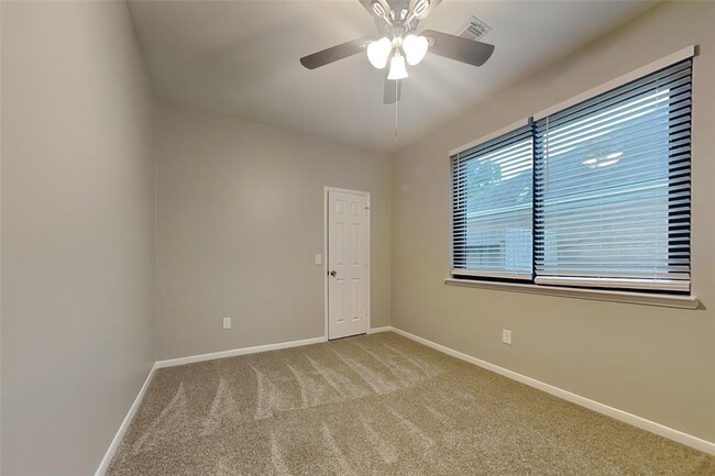 Building Photo - 7102 Blanco Pines Dr