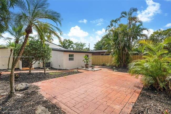 Building Photo - 907 SW 15th Terrace