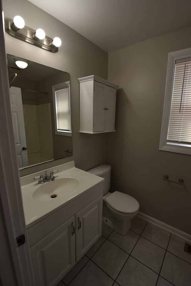 Building Photo - 3 Bedroom Home in the Country