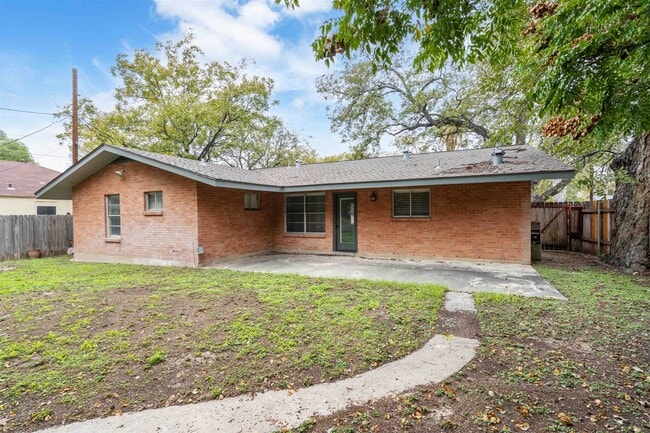 Building Photo - 214 W Strickland St