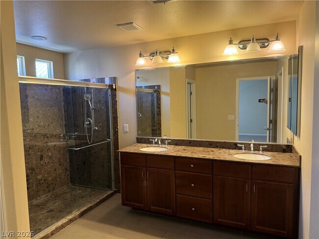 Building Photo - 6083 Crown Palms Ave