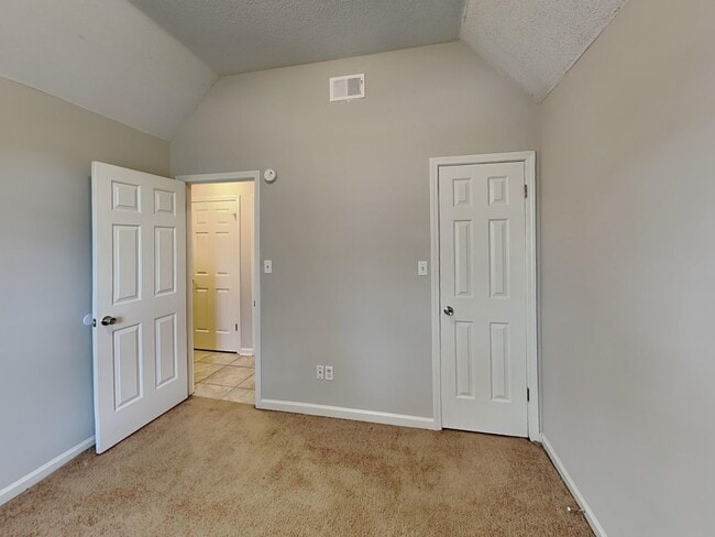 Building Photo - 7078 Country Walk Dr