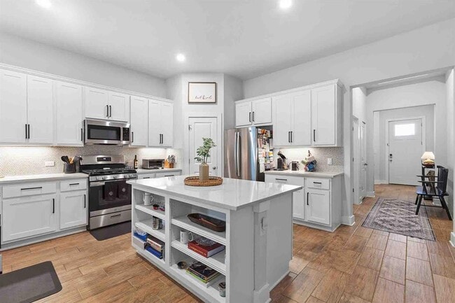 Building Photo - 185 Brooks Ranch Dr