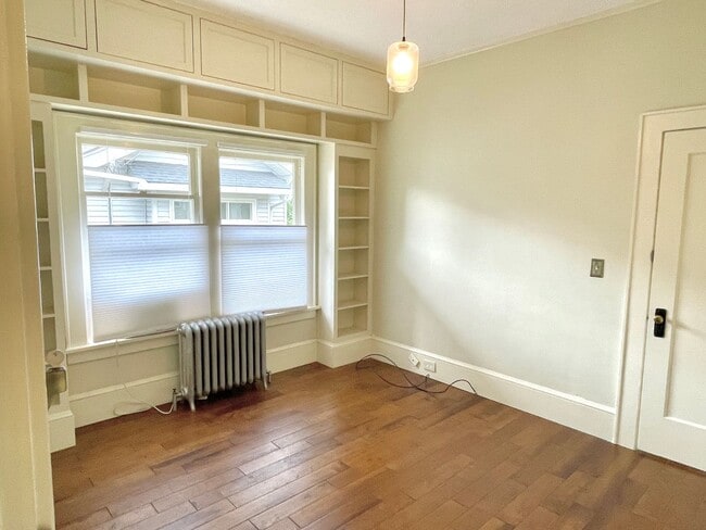 Building Photo - Gorgeous Rose City Park 4 bed Craftsman