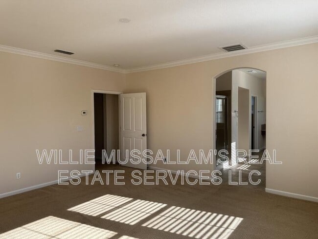 Building Photo - 604 W Sombra Way