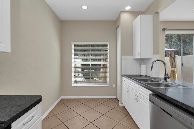 Building Photo - 228 Lake Monterey Cir