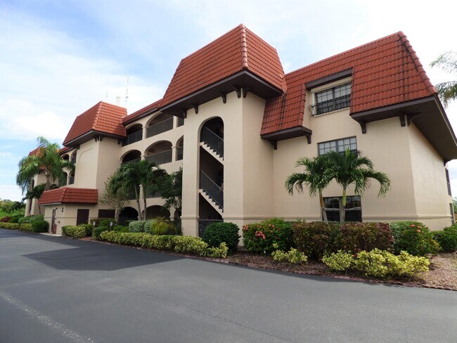 Building Photo - Rolls Landing Condo- Gated community with all the features