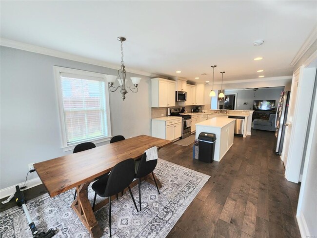 Building Photo - 920 Delaney Dr