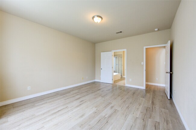 Building Photo - 6018 Royal Hollow Ln