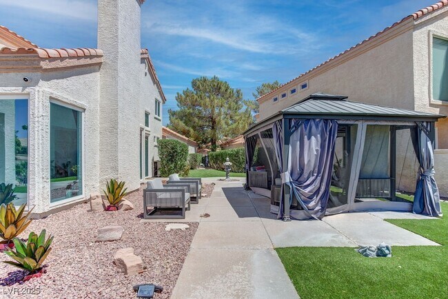 Building Photo - 8953 Diamond Falls Dr