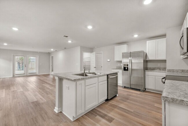 Building Photo - Beautiful 3BR Home with Privacy-Fenced Backyard in The Woodlands