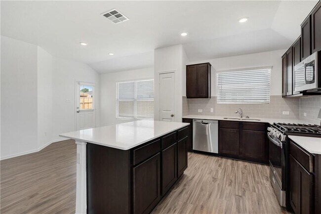 Building Photo - 3204 Kenner Dr