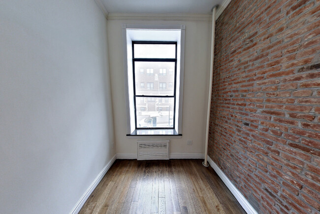 Building Photo - 420 W 51st St