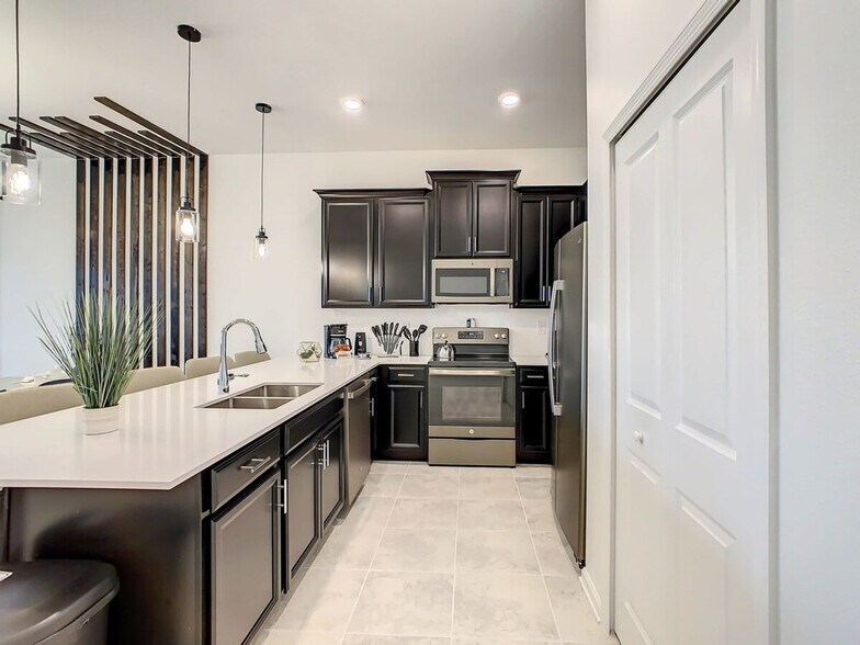 Building Photo - 1083 Splash Shot Pl