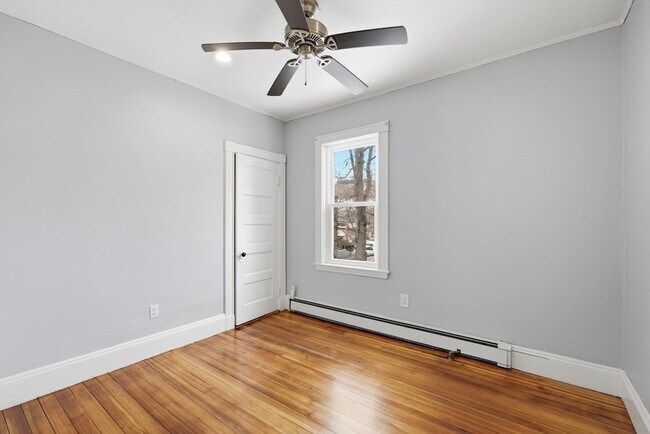 Building Photo - 111 Dustin St