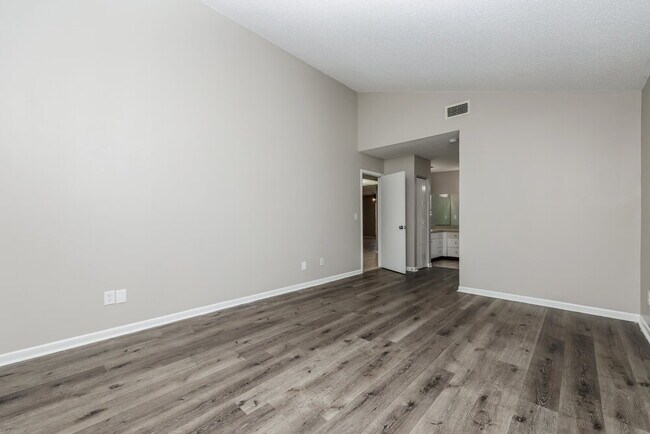 Building Photo - 16536 Forestlake Dr