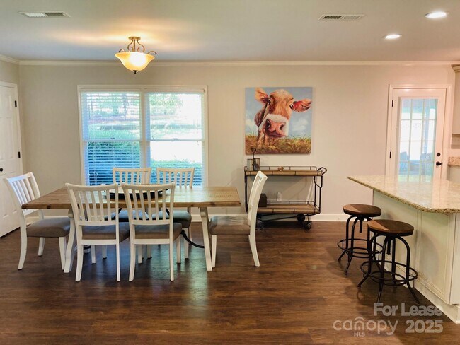 Building Photo - 4969 Moonlite Bay Dr