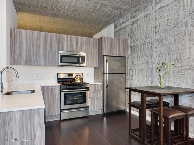 Building Photo - 1345 S Wabash Ave