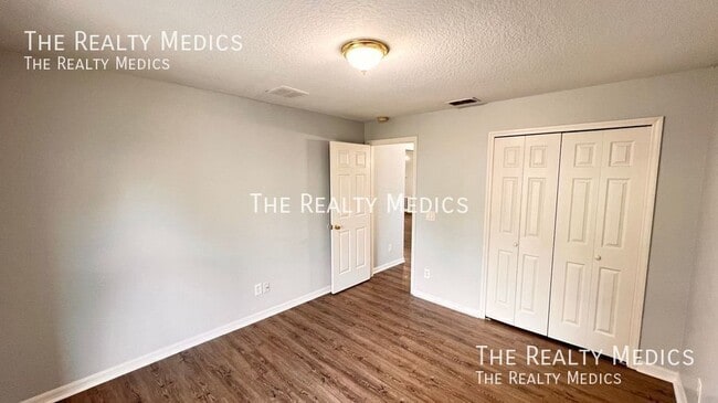 Building Photo - 116 S Normandale Ave