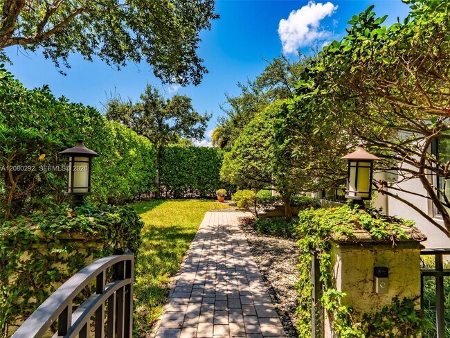 Building Photo - 119 Avila Ct
