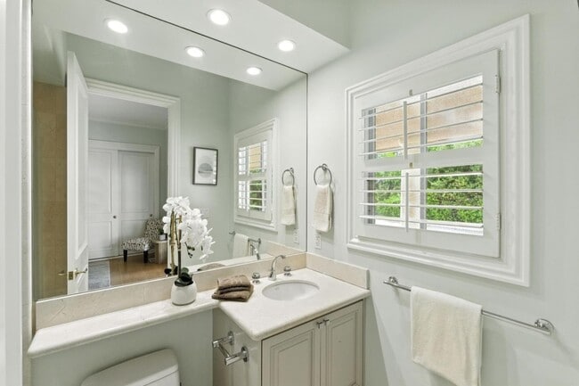 Building Photo - 90 Broadacres Rd